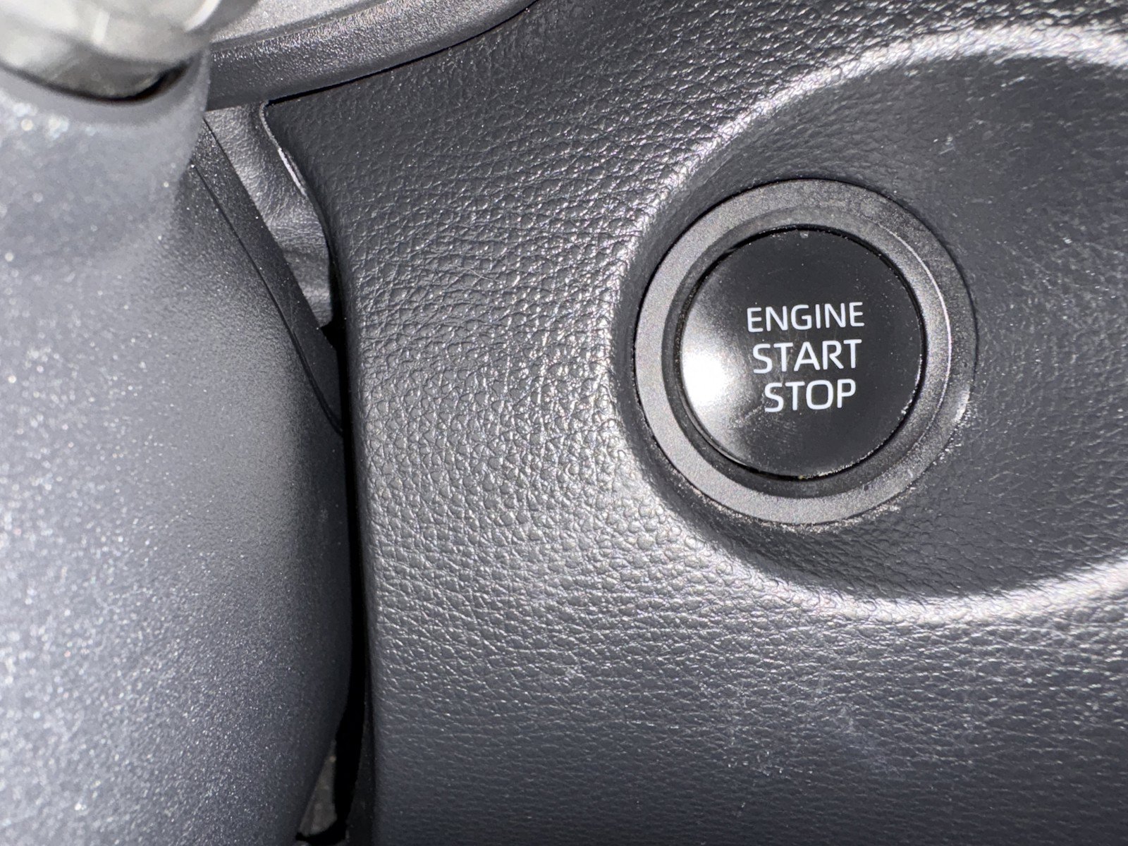 Used 2024 Toyota Corolla Cross XLE AWD/4WD image 27
