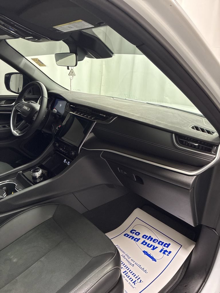 Used 2025 Jeep Grand Cherokee L Altitude AWD/4WD image 33