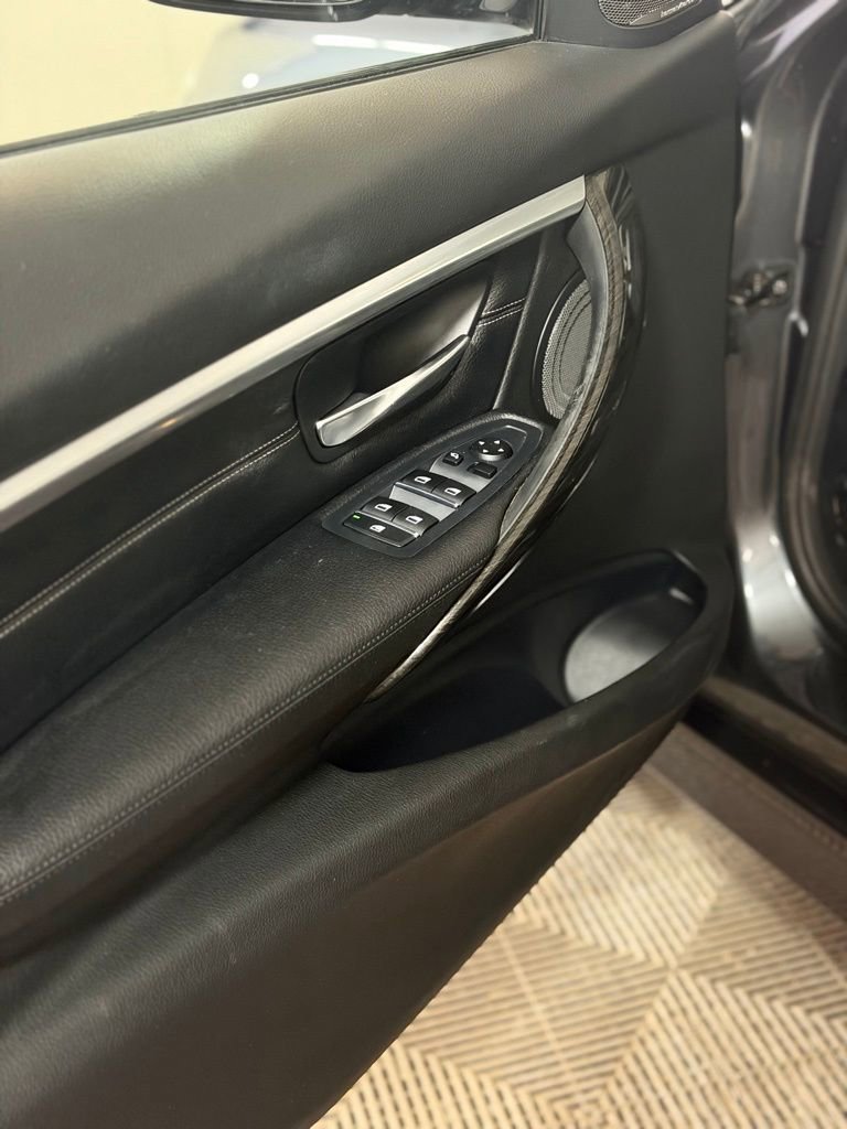 Used 2017 BMW 330e image 9