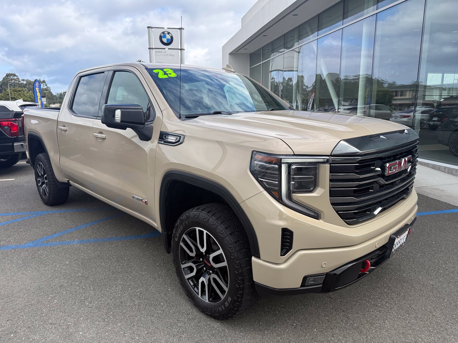 Used 2023 GMC Sierra 1500 AT4 w/ Technology Package AWD/4WD image 2