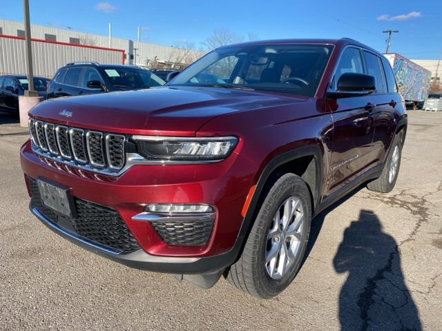 Used 2023 Jeep Grand Cherokee Limited image 3