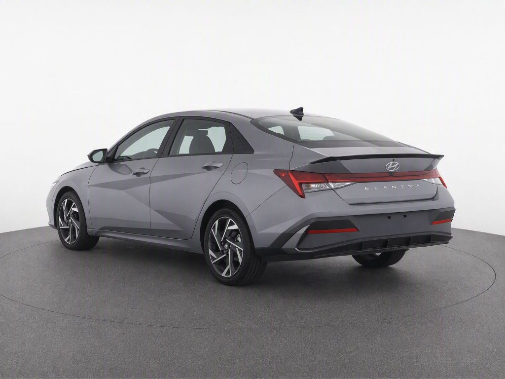 Used 2025 Hyundai Elantra SEL FWD image 3
