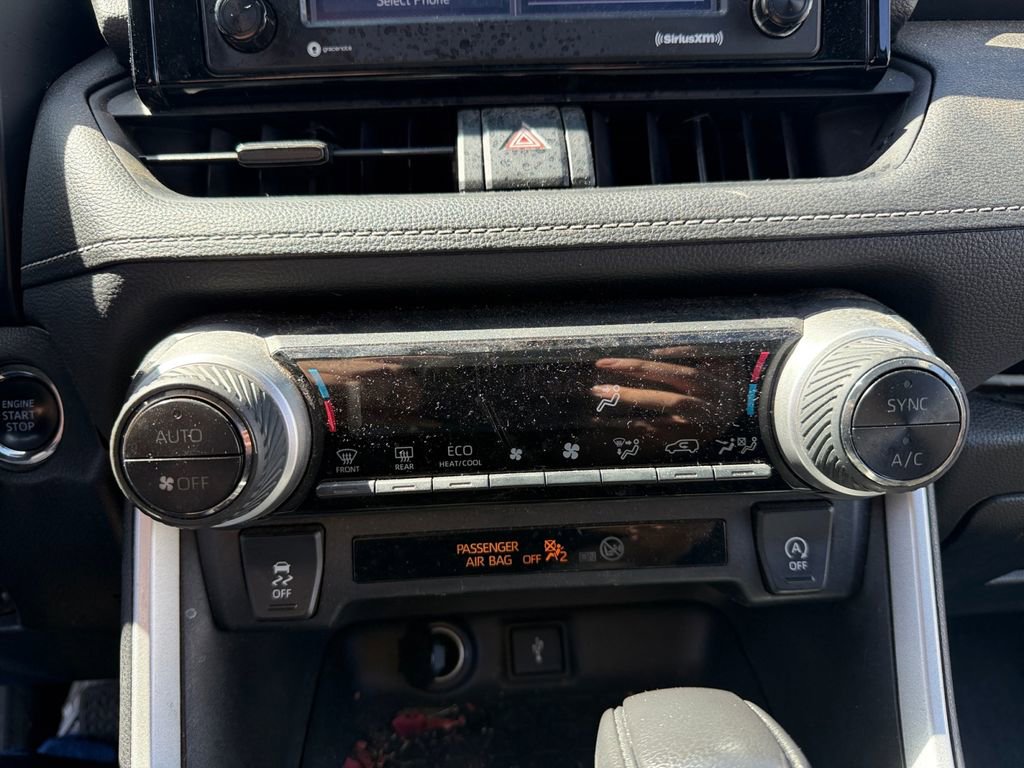 Used 2021 Toyota RAV4 XLE AWD/4WD image 19