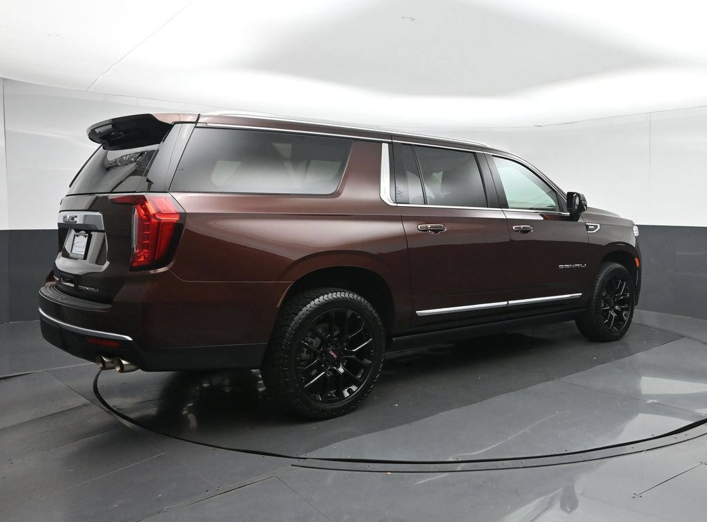 Used 2023 GMC Yukon XL Denali AWD/4WD image 7
