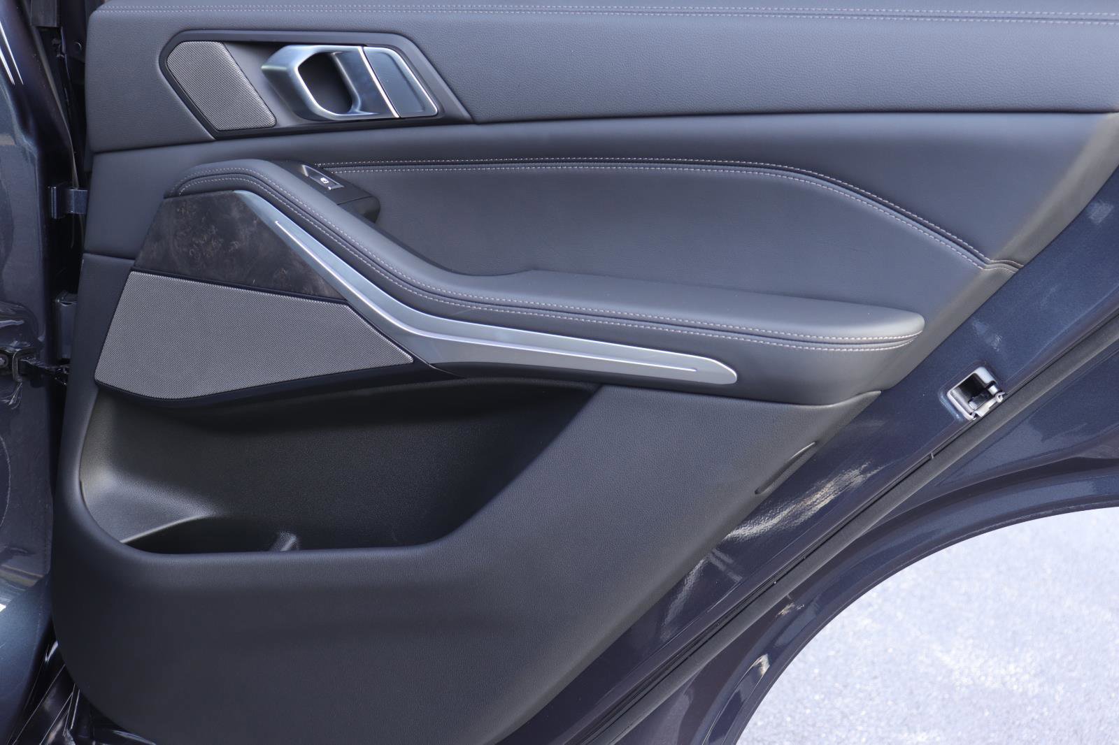 Used 2022 BMW X5 M50i w/ Executive Package image 20