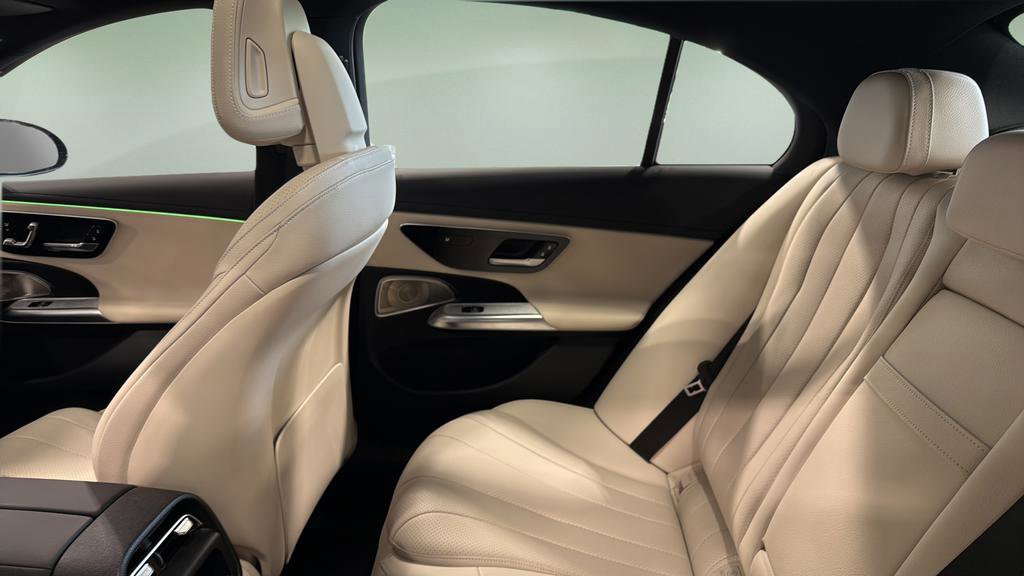 Used 2024 Mercedes-Benz E 350 4MATIC Sedan image 17