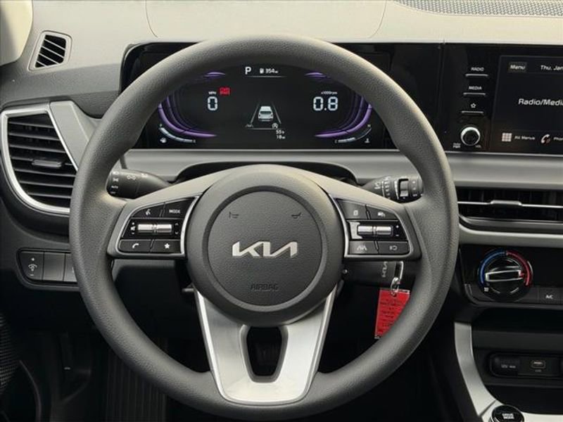 New 2026 Kia Seltos LX image 16