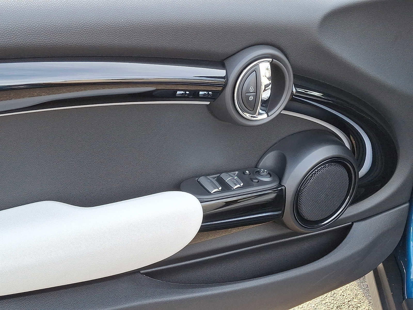 Used 2023 MINI Cooper S w/ Signature Upholstery Package image 9