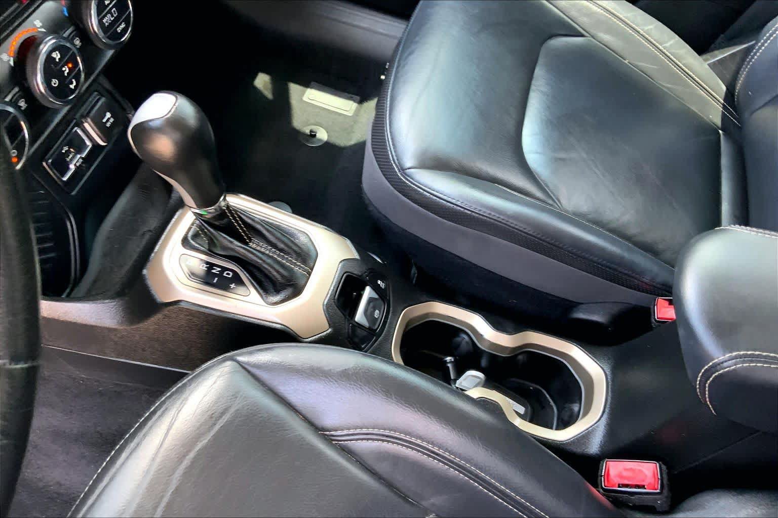 Used 2016 Jeep Renegade Limited FWD image 17