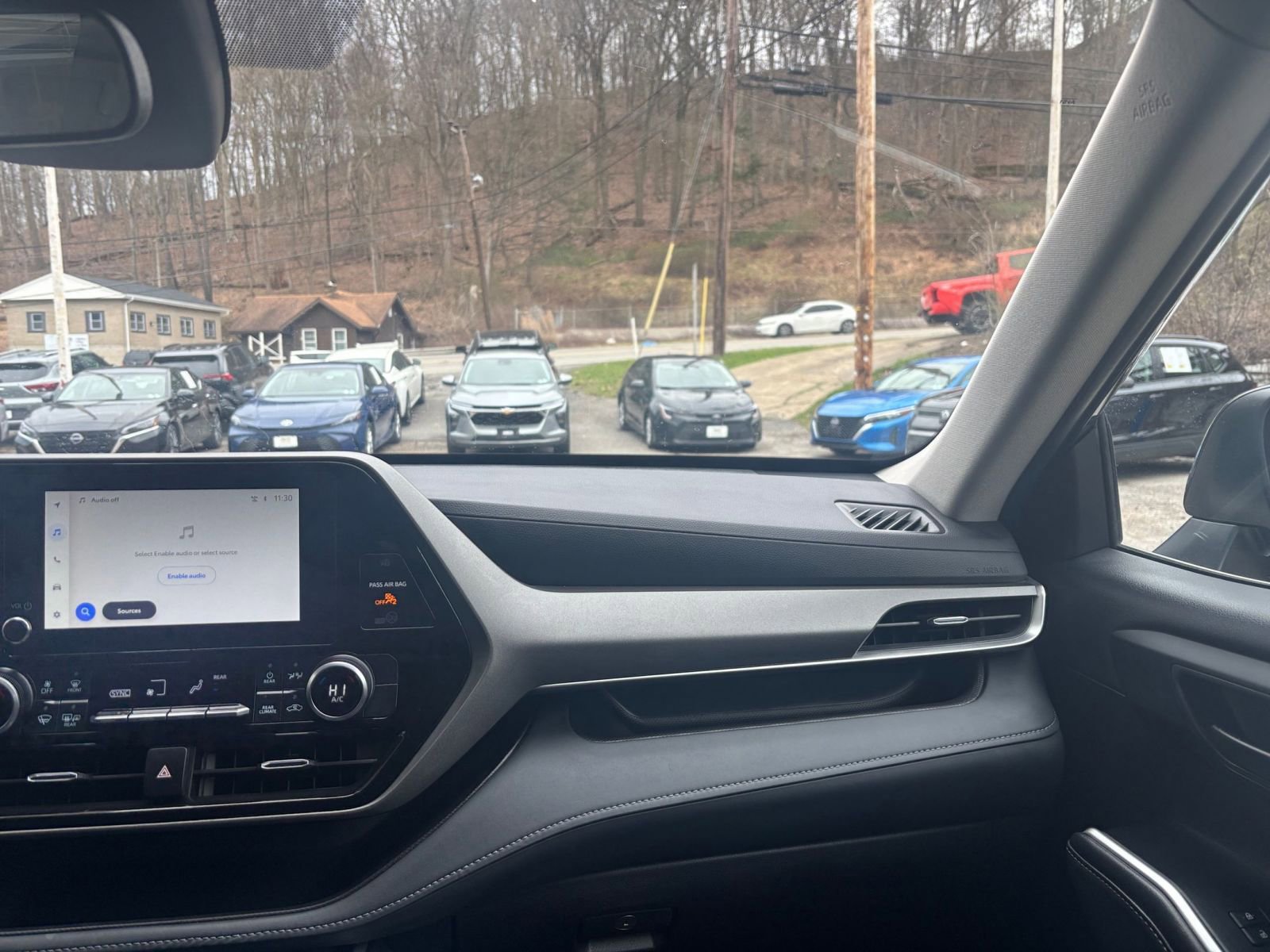 Used 2025 Toyota Highlander LE image 37