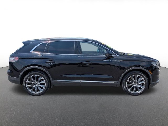 Used 2022 Lincoln Nautilus Reserve w/ Equipment Group 201A AWD/4WD image 2