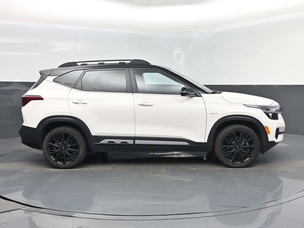 Used 2022 Kia Seltos Nightfall Edition image 10