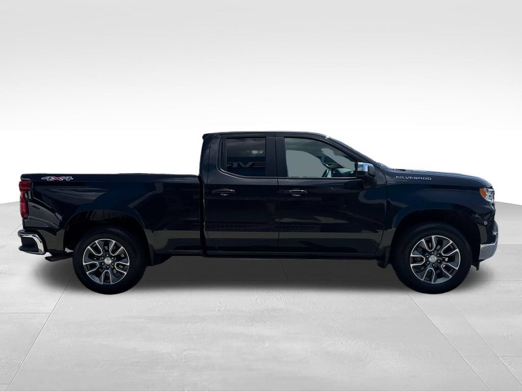 Used 2024 Chevrolet Silverado 1500 LT AWD/4WD image 7
