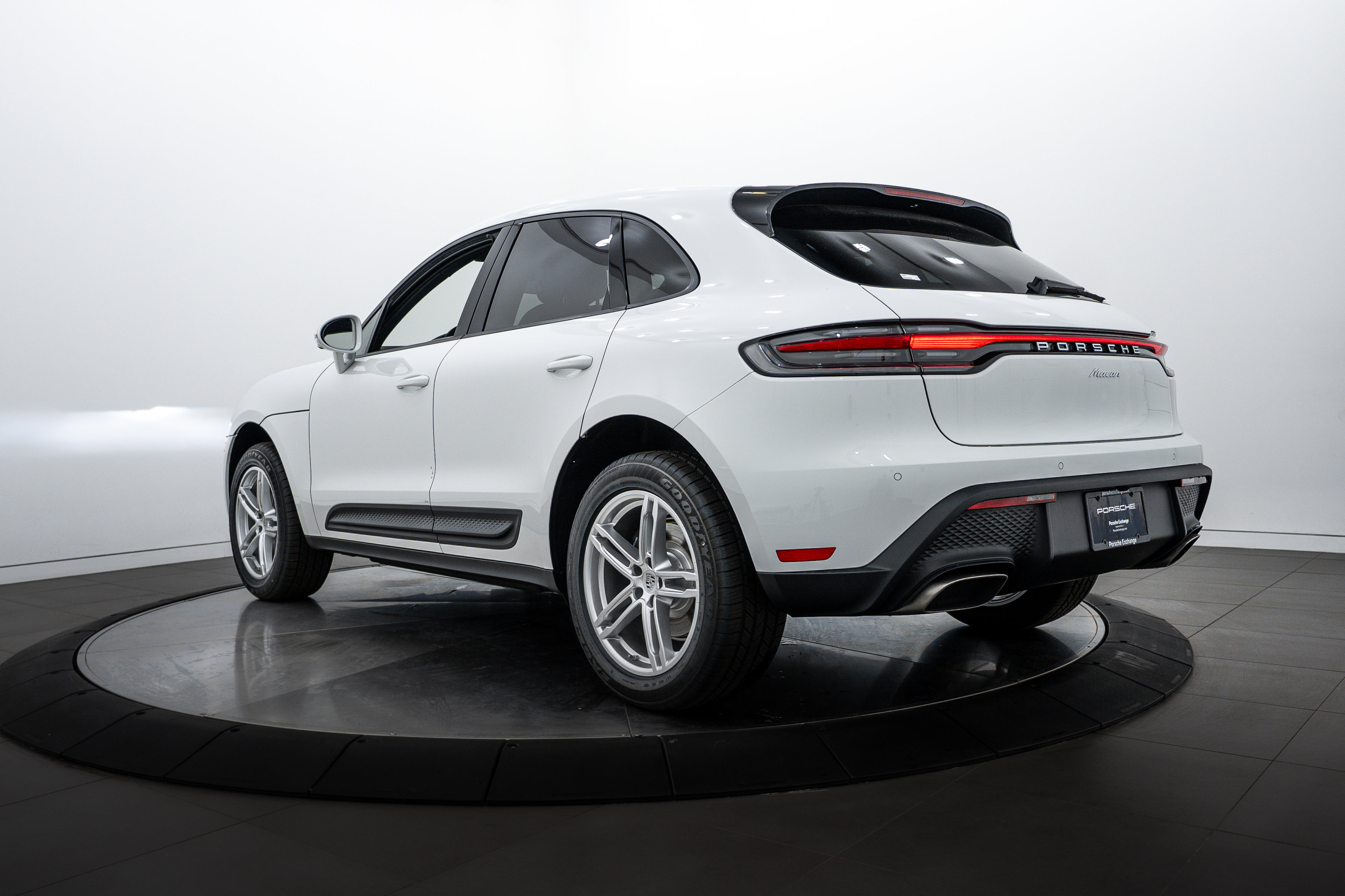 New 2026 Porsche Macan image 3