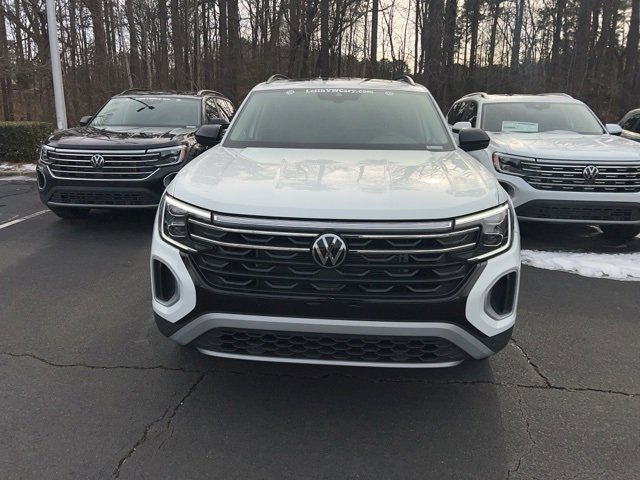 Used 2025 Volkswagen Atlas Peak Edition SE image 8