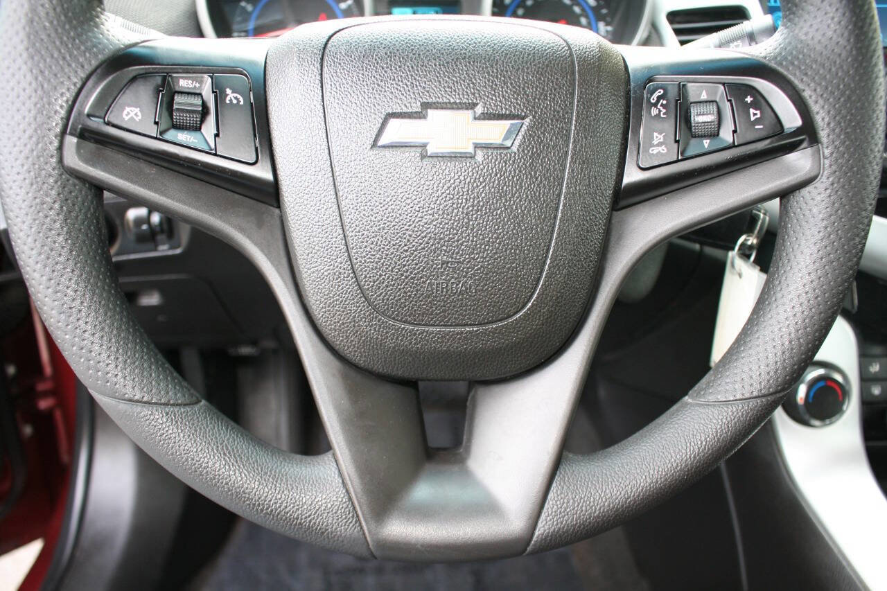 Used 2016 Chevrolet Cruze LT image 12