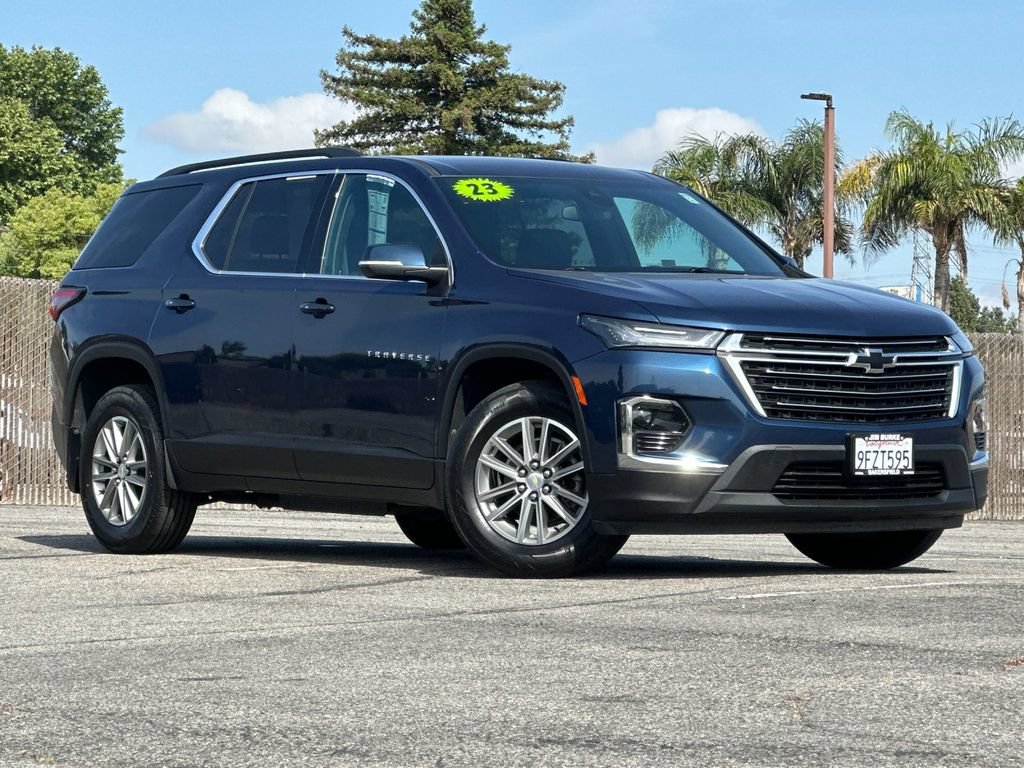Used 2023 Chevrolet Traverse LT FWD image 1