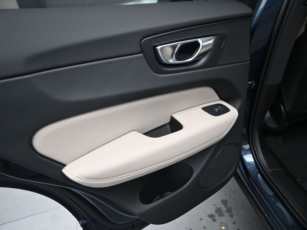 New 2026 Volvo XC60 B5 Plus w/ Protection Package Premier image 28