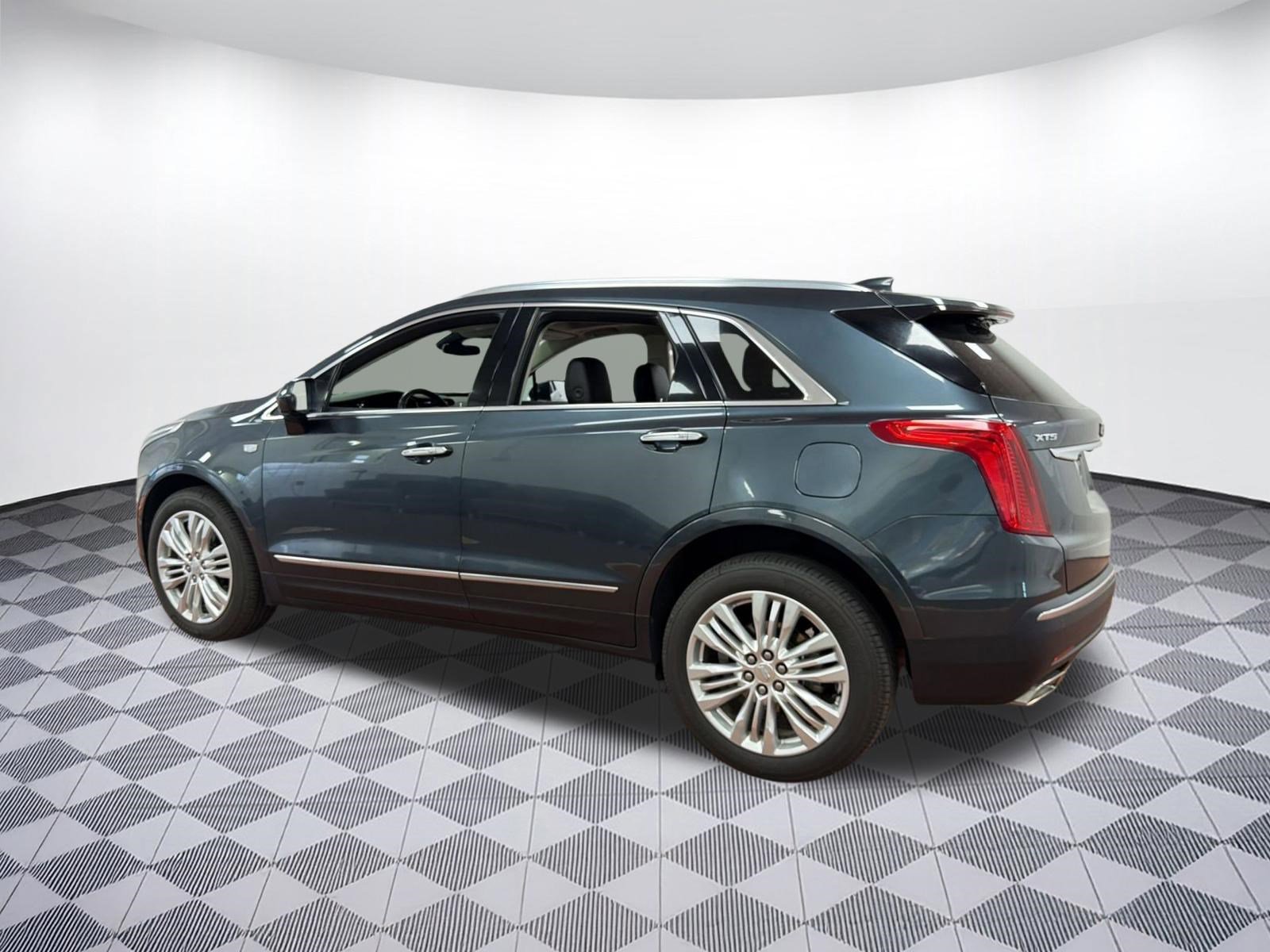 Used 2019 Cadillac XT5 Premium Luxury image 3