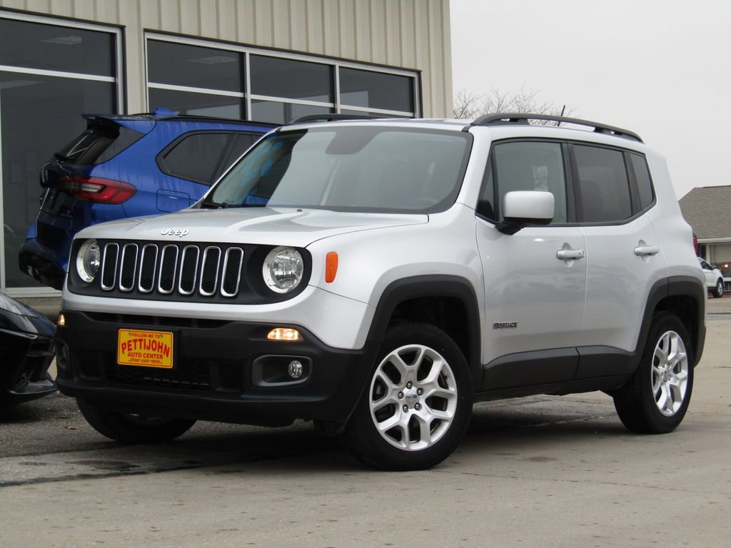 Used 2017 Jeep Renegade Latitude w/ Cold Weather Group image 12