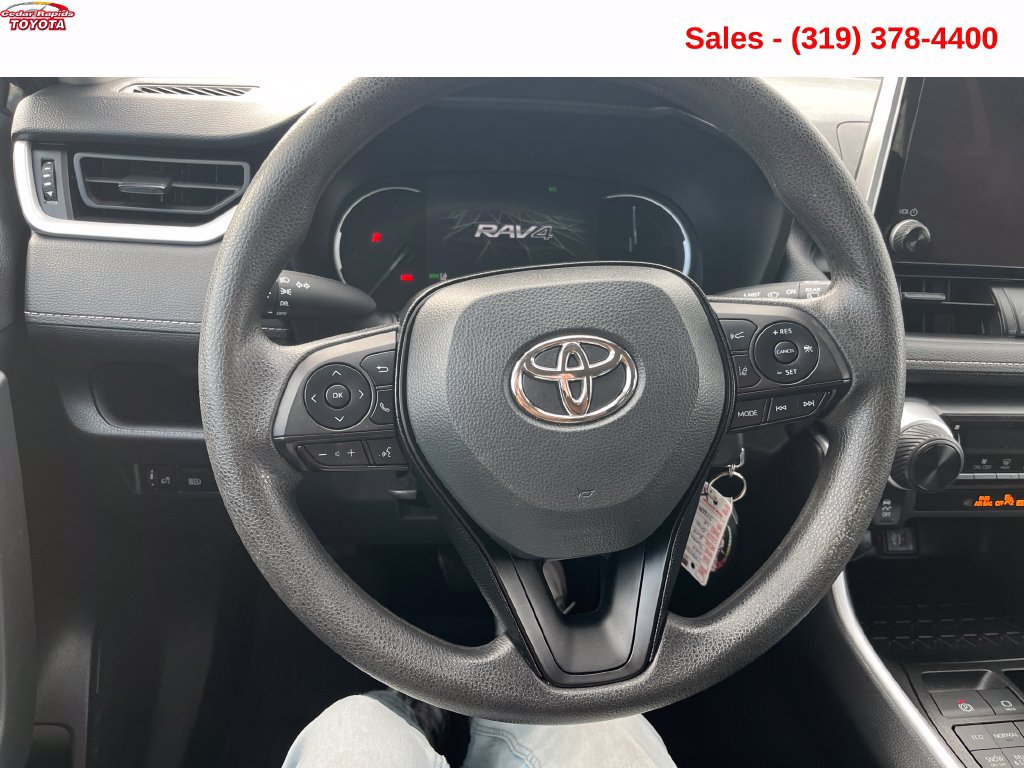 Used 2023 Toyota RAV4 LE AWD/4WD image 16