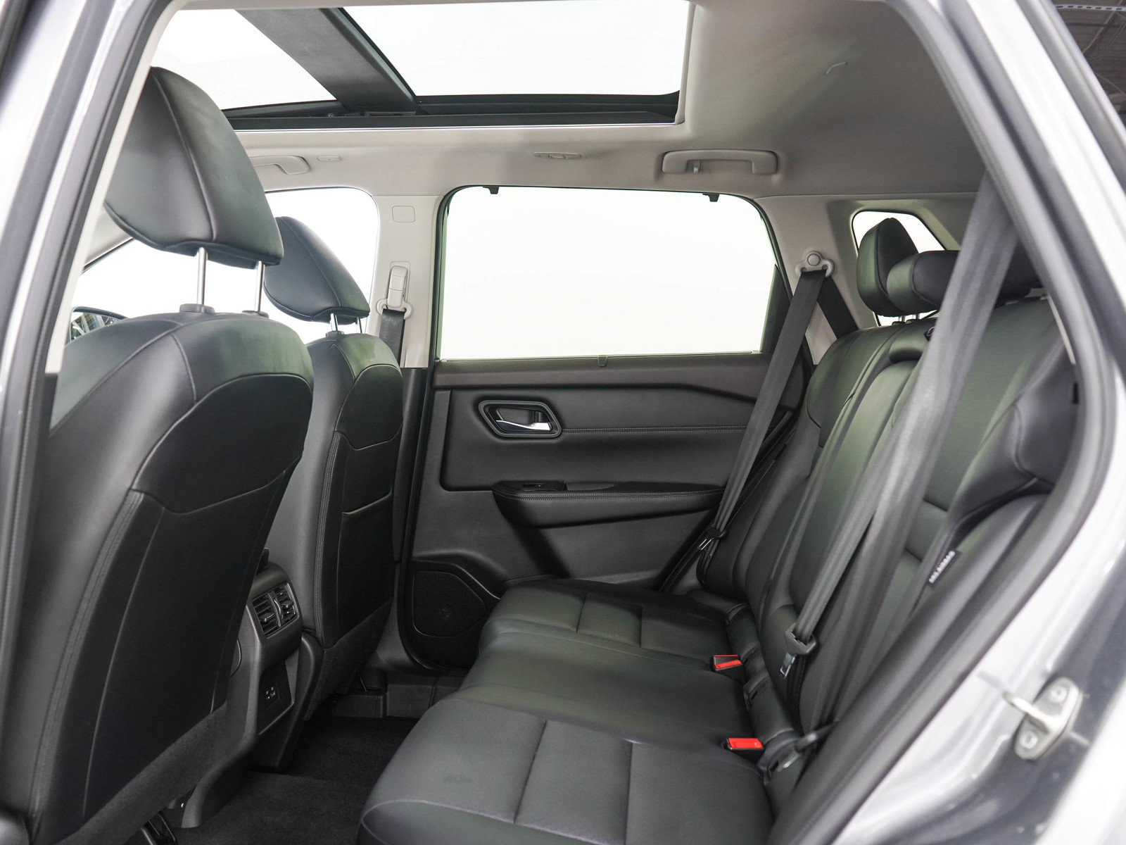 Used 2023 Nissan Rogue SV w/ SV Premium B Package AWD/4WD image 16