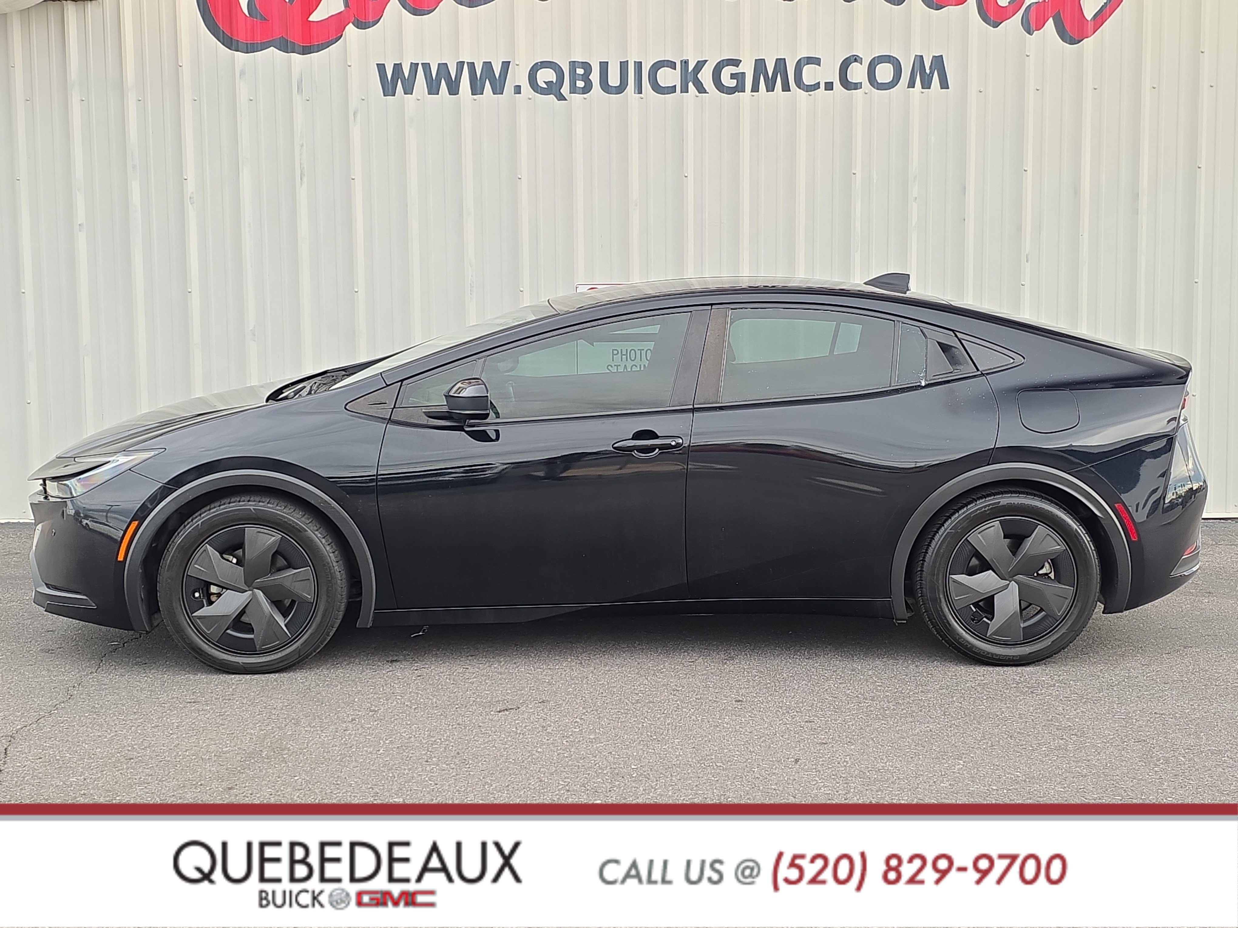 Used 2023 Toyota Prius LE FWD image 4