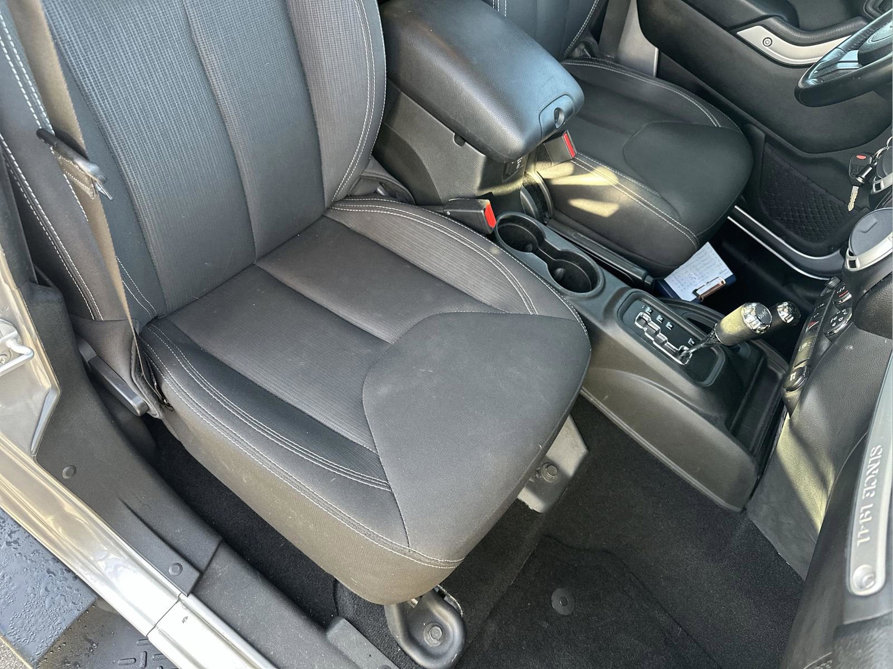 Used 2017 Jeep Wrangler Unlimited Sahara w/ Max Tow Package image 18