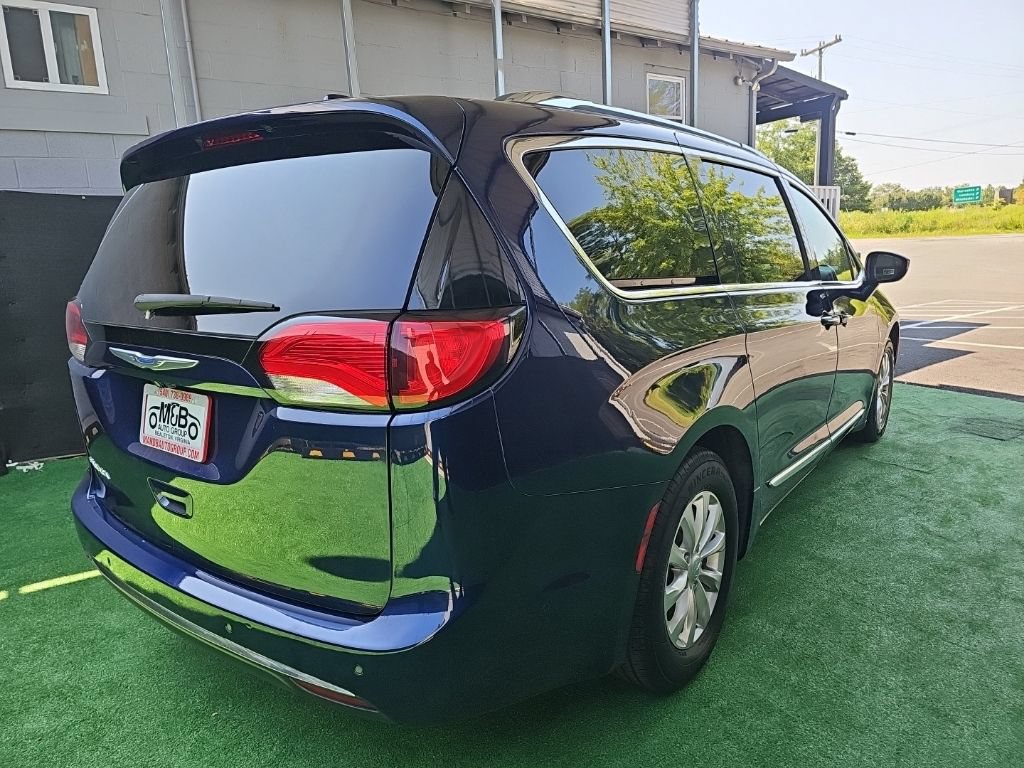 Used 2018 Chrysler Pacifica Touring-L Plus w/ Advanced Safetytec Group FWD image 3