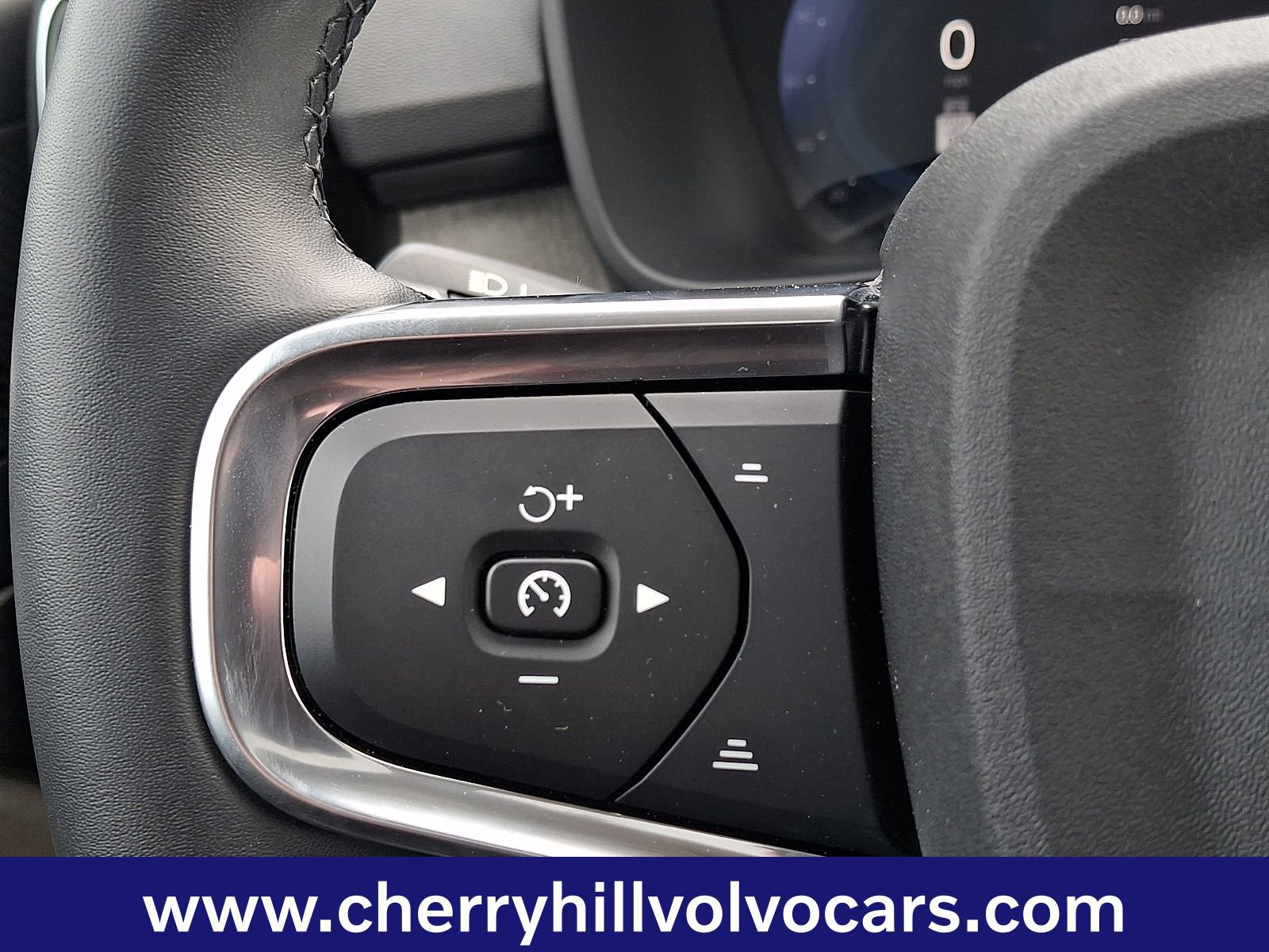 Certified 2025 Volvo XC40 B5 Ultra w/ Climate Package image 22