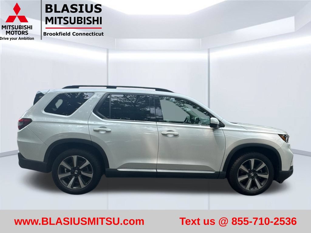 Used 2023 Honda Pilot Touring image 4