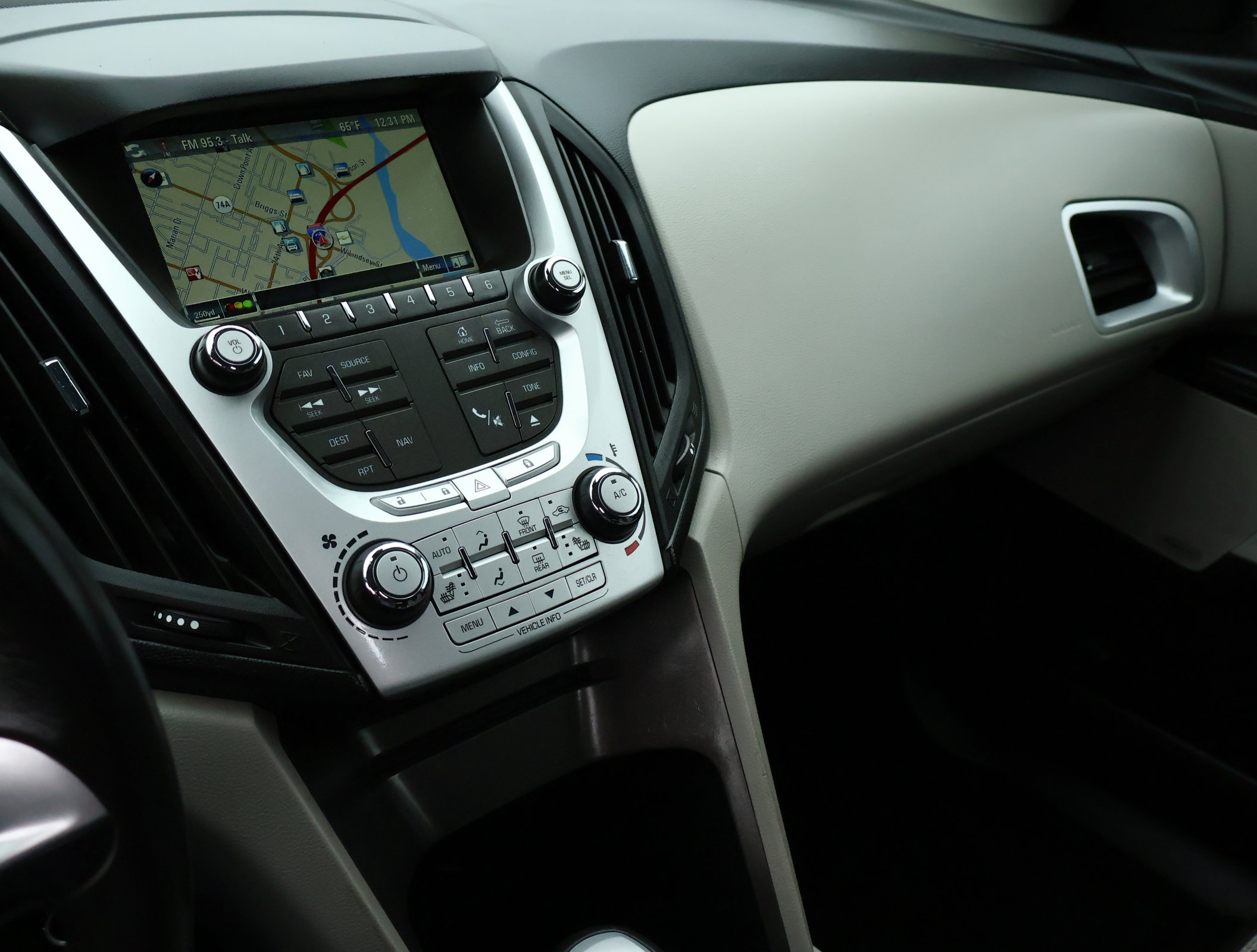 Used 2013 Chevrolet Equinox LT image 16