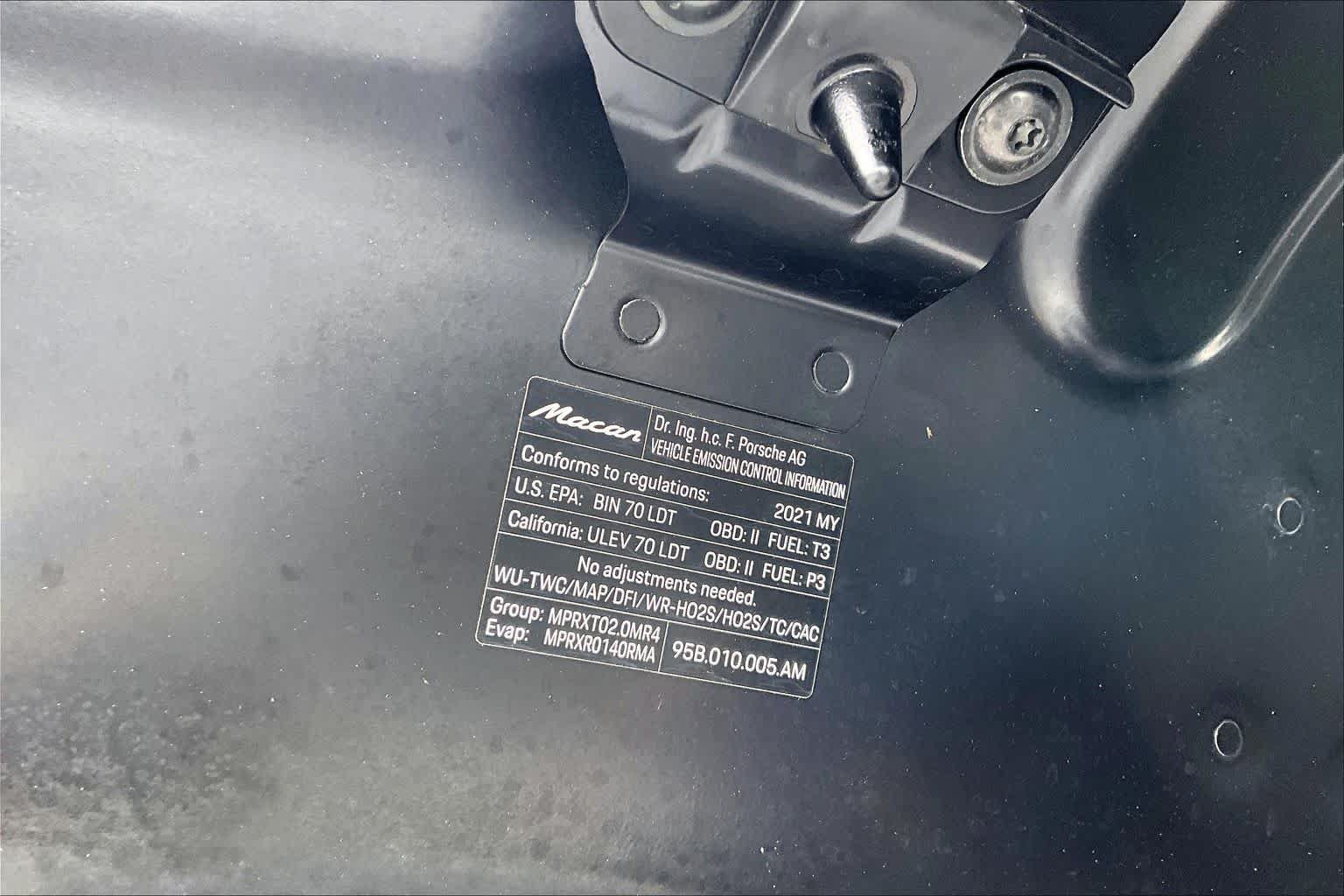Used 2021 Porsche Macan AWD/4WD image 31