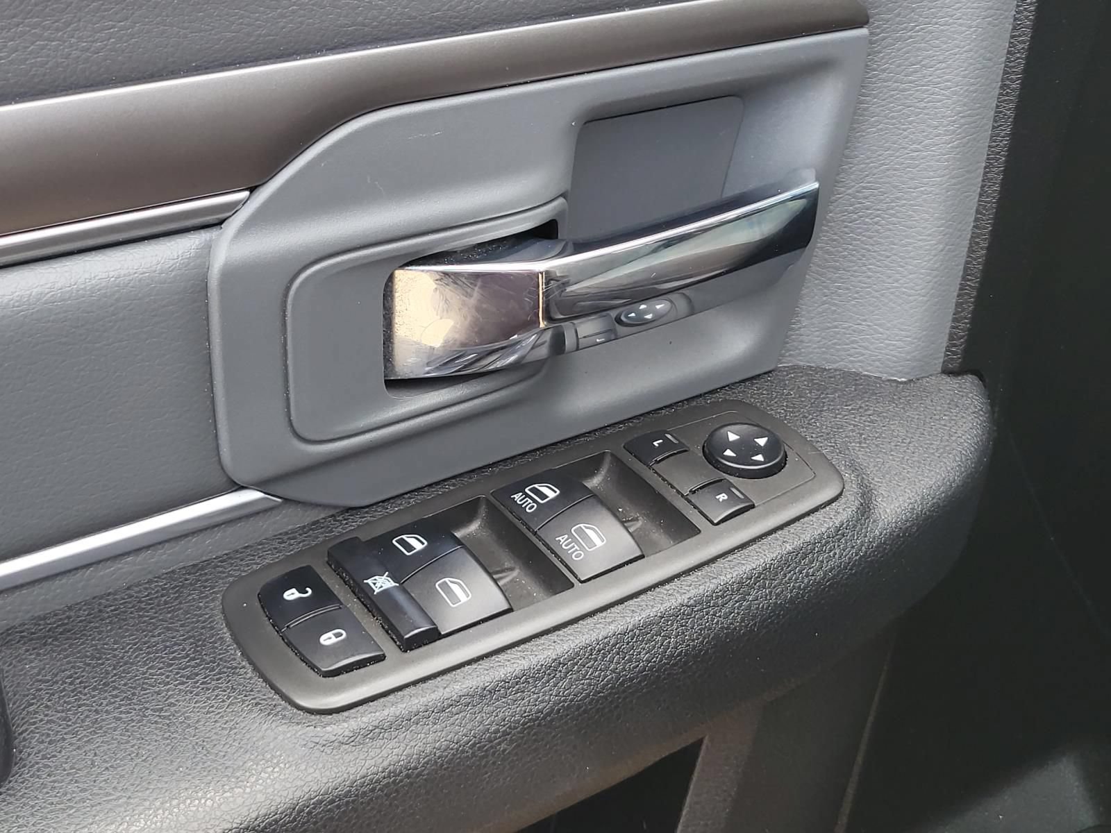 Used 2022 RAM 1500 Classic SLT AWD/4WD image 17
