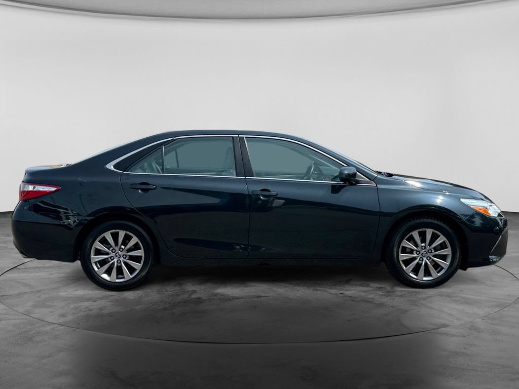 Used 2015 Toyota Camry XLE w/ Moonroof Package FWD image 11