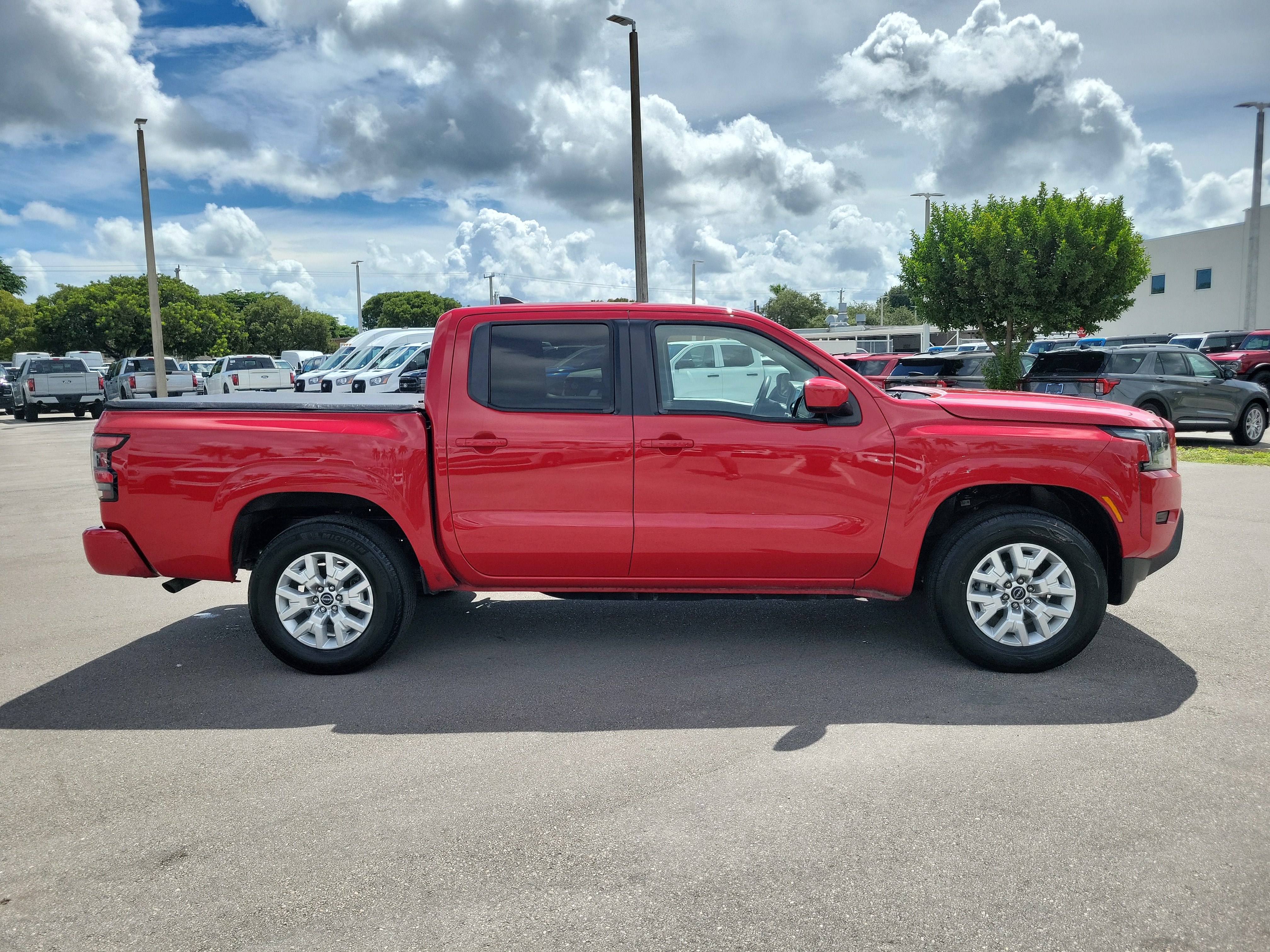 Used 2023 Nissan Frontier SV AWD/4WD image 4