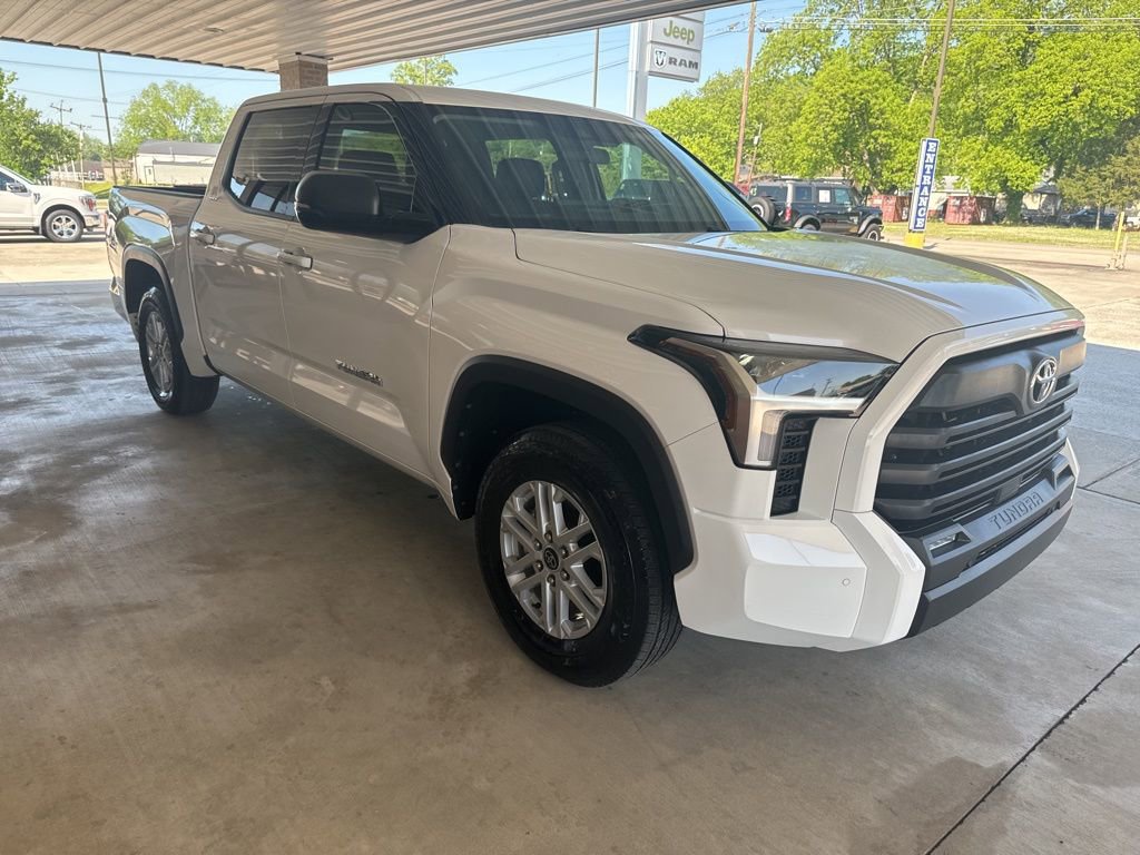 Used 2022 Toyota Tundra SR5 w/ SR5 Premium Package RWD image 3