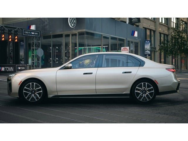 New 2025 BMW 740i xDrive w/ Premium Package image 4