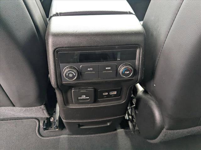 Used 2023 GMC Acadia SLT image 17