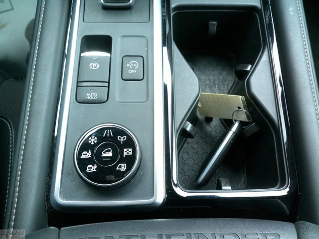 Used 2024 Nissan Pathfinder SL w/ Cargo Package image 19