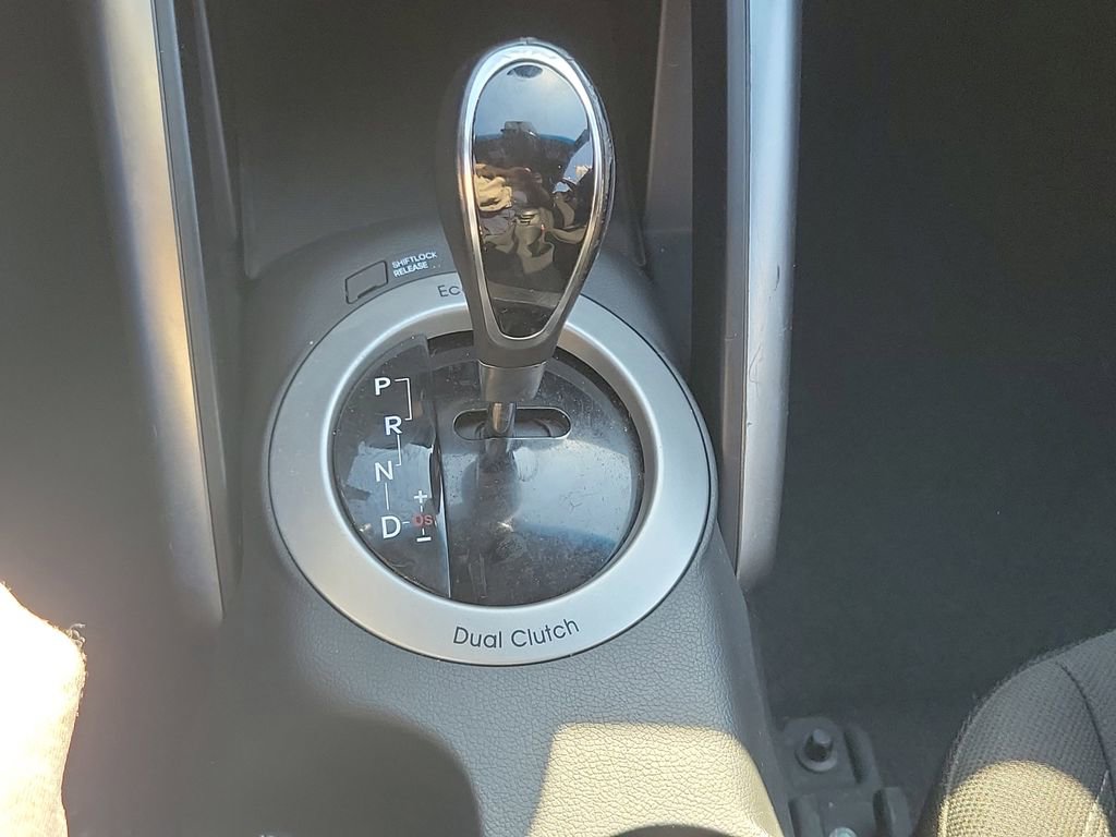 Used 2017 Hyundai Veloster Value Edition w/ Graphic Package (Lower Body) image 24