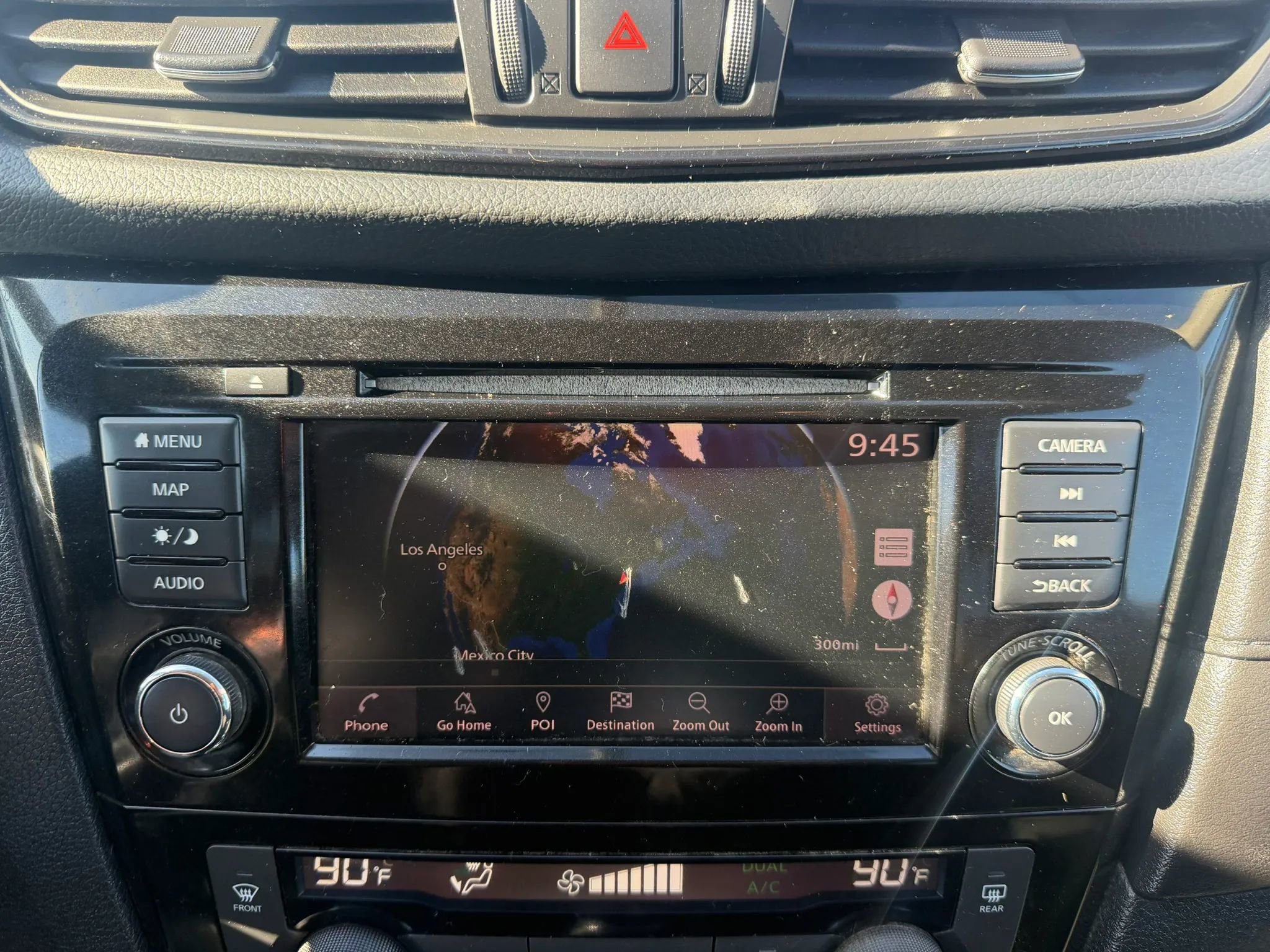 Used 2018 Nissan Rogue SV w/ Premium Package image 18