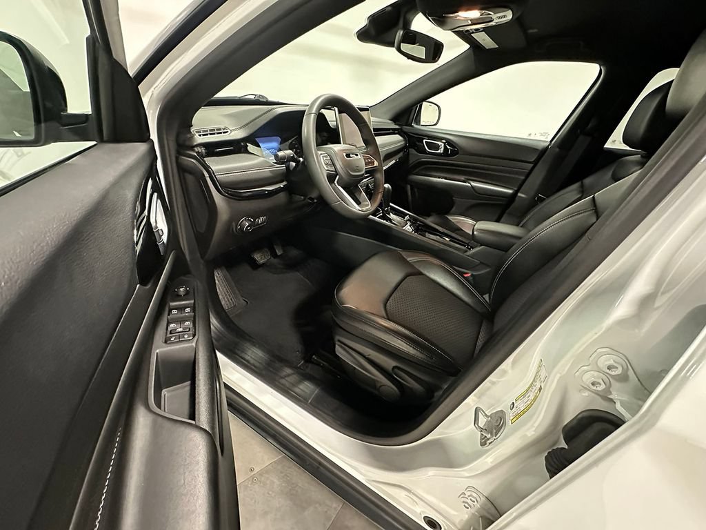 Used 2023 Jeep Compass Latitude AWD/4WD image 18