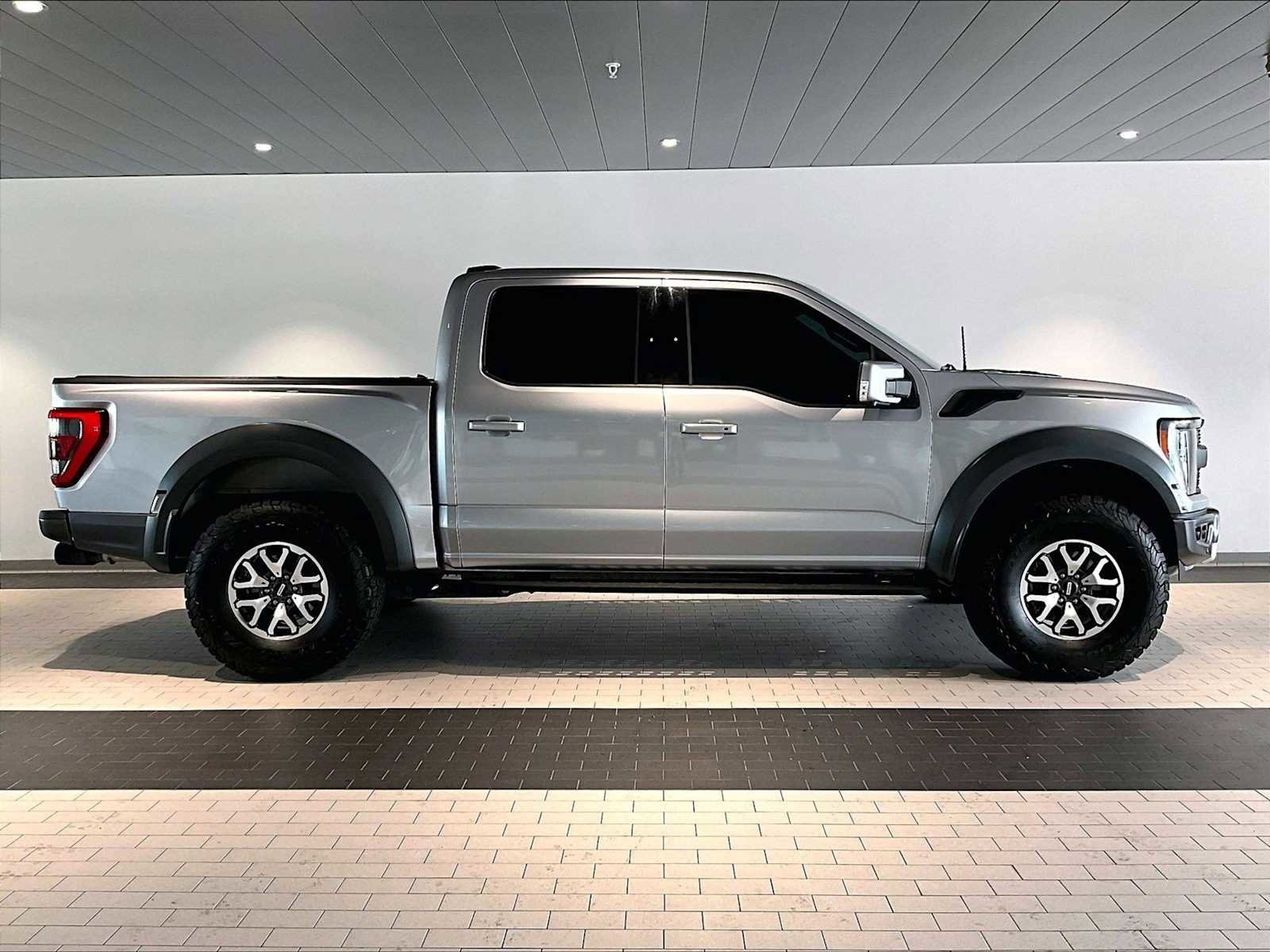 Used 2023 Ford F150 Raptor image 11