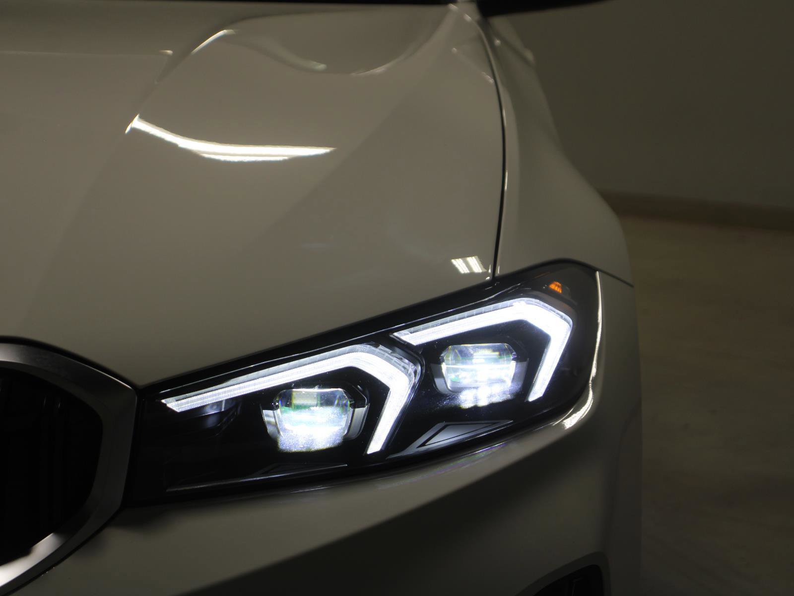 Certified 2024 BMW 330i xDrive Sedan w/ Convenience Package AWD/4WD image 33