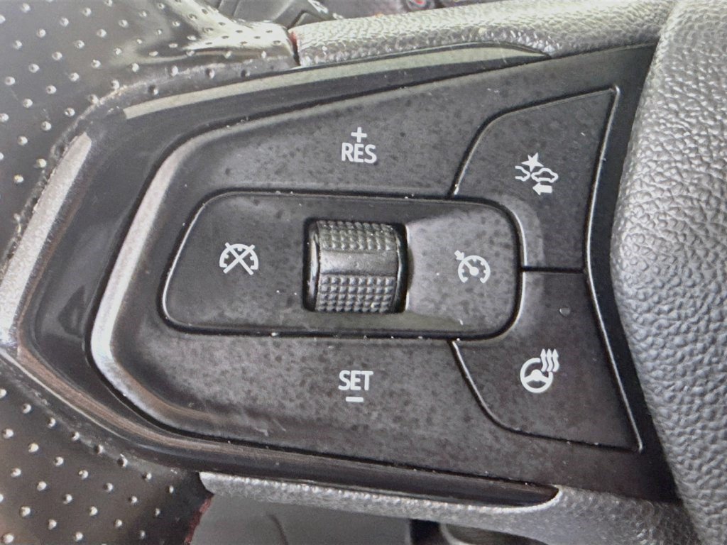 Used 2024 Chevrolet Trax RS FWD image 13