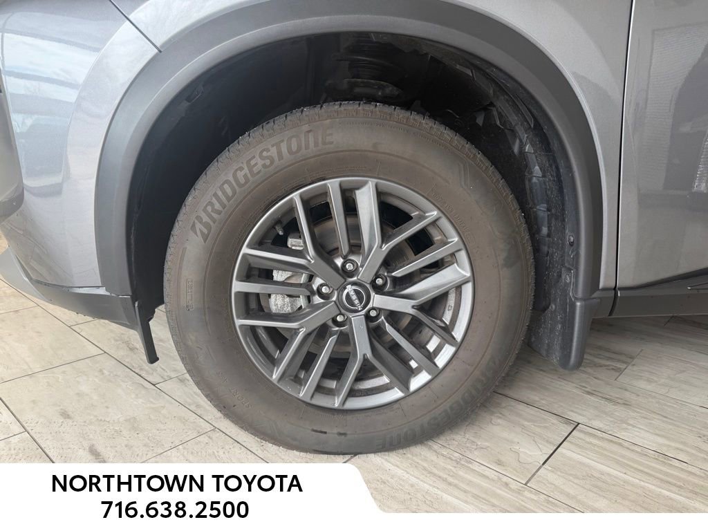 Used 2023 Nissan Rogue S image 6