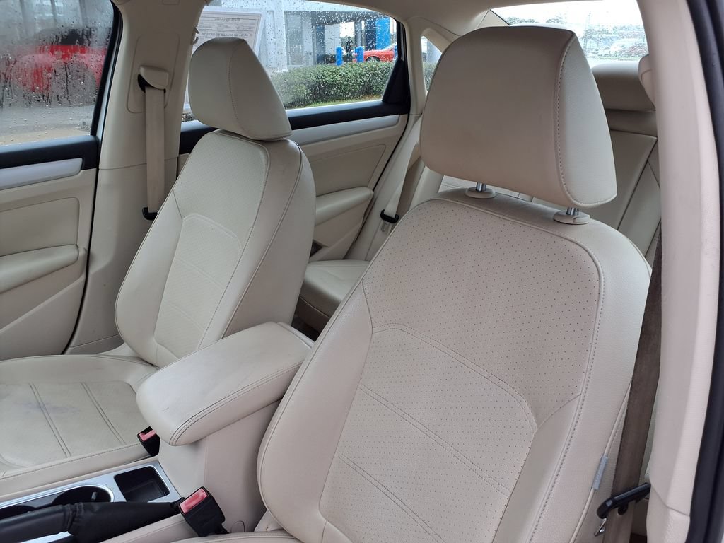 Used 2013 Volkswagen Passat 2.5 SE FWD image 30