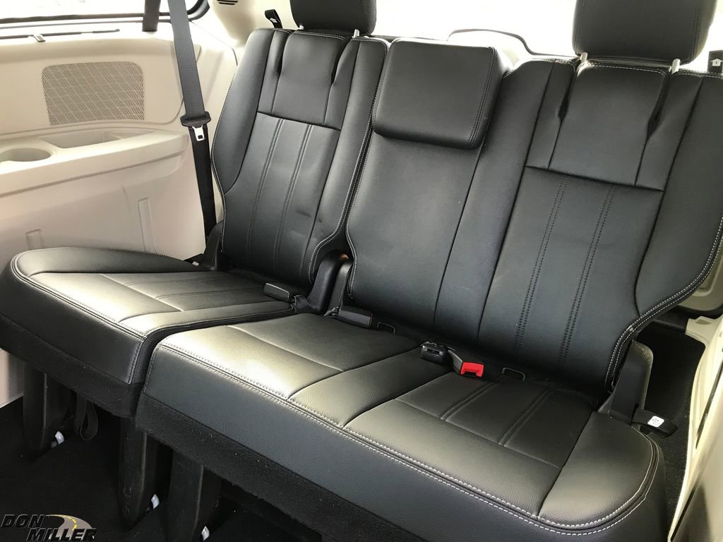 Certified 2016 Chrysler Town & Country Touring w/ Driver Convenience Group image 29