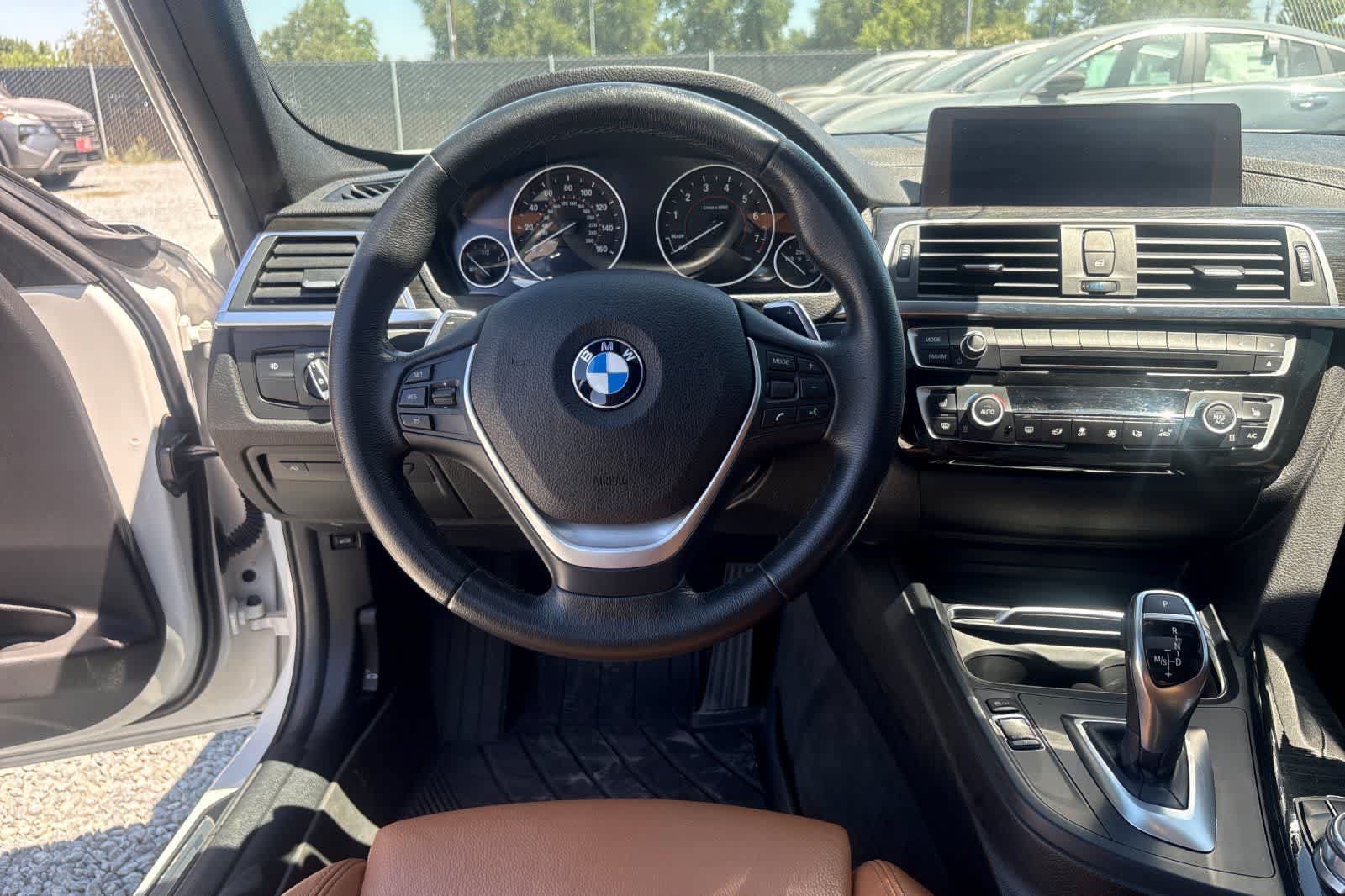 Used 2018 BMW 330i Sedan w/ Convenience Package RWD image 16